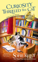 Curiosity Thrilled The Cat : A Magical Cats Mystery-9780451232496