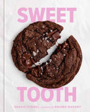 Sweet Tooth : 100 Desserts to Save Room For A Baking Book-9780593581995