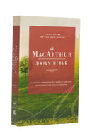 The NKJV, MacArthur Daily Bible, 2nd Edition, Paperback, Comfort Print : A Journey Through God's Word in One Year-9780785239604