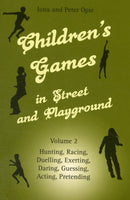 Children's Games in Street and Playground : Volume 2: Hunting, Racing, Duelling, Exerting, Daring, Guessing, Acting, Pretending-9780863156670