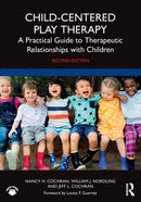 Child-Centered Play Therapy : A Practical Guide to Therapeutic Relationships with Children-9781032196879