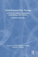 Child-Centered Play Therapy : A Practical Guide to Therapeutic Relationships with Children-9781032196893