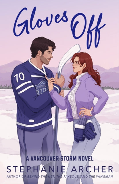 Gloves Off : The next spicy, laugh-out-loud hockey romance from TikTok sensation Stephanie Archer (Vancouver Storm 4)-9781398724341
