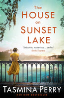 The House on Sunset Lake : A breathtaking novel of secrets, mystery and love-9781472208477
