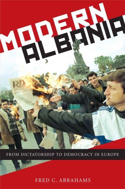 Modern Albania : From Dictatorship to Democracy in Europe-9781479838097