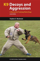 K9 Decoys and Aggression : A Manual for Training Police Dogs-9781550596120