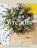 Wreaths : Fresh, Foraged & Dried Floral Arrangements-9781837830770