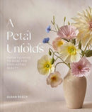 A Petal Unfolds : How to Make Paper Flowers-9781911663720