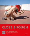Close Enough : New Perspectives from 13 Women Photographers of Magnum-9783969001622