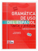 Gramatica de uso del Espanol - Teoria y practica : Gramatica de uso de-9788434893511