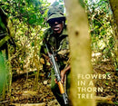 Steven Thackston: Flowers in a Thorn Tree : ON THE ROAD WITH THE WARRIORS FOR PEACE AND WILDLIFE-9788862087407