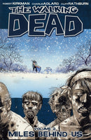The Walking Dead Volume 2: Miles Behind Us-9781582407753