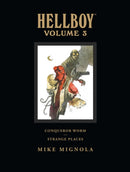 Hellboy Library Volume 3: Conqueror Worm and Strange Places-9781595823526